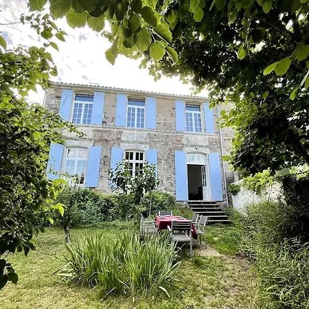 Le Presbytere De La Couture 게스트하우스